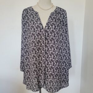 Chic Black and White Patterned Blouse used in good condition